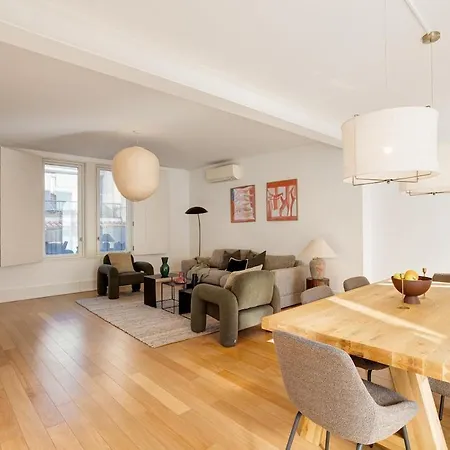 The Pearl Of Chiado Com Parking&lift&ac Appartamento Lisbona