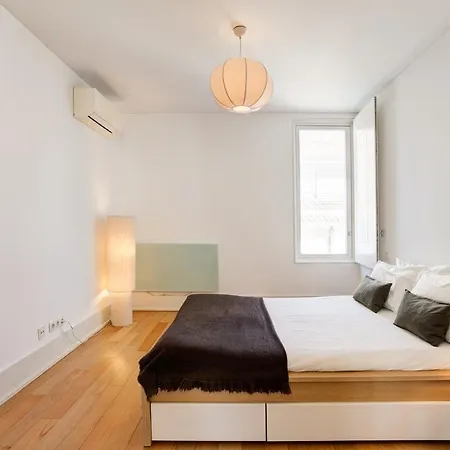 The Pearl Of Chiado Com Parking&lift&ac Lisbona