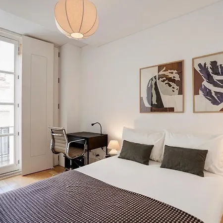 The Pearl Of Chiado Com Parking&lift&ac Appartamento Lisbona