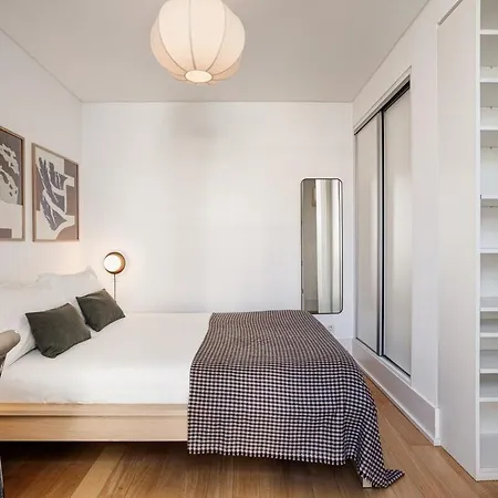 The Pearl Of Chiado Com Parking&lift&ac Appartamento *