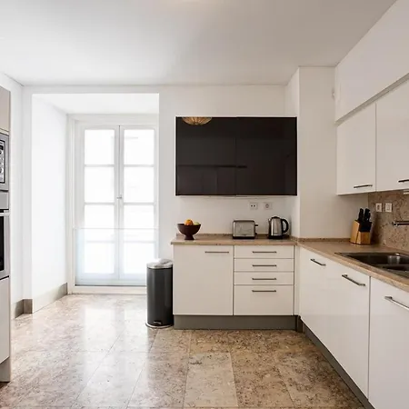 The Pearl Of Chiado Com Parking&lift&ac * Lisbona