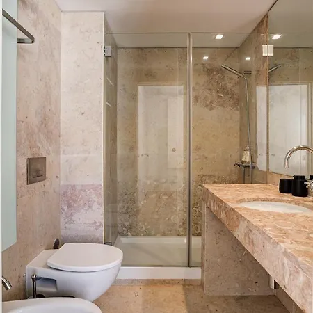 The Pearl Of Chiado Com Parking&lift&ac * Lisbona